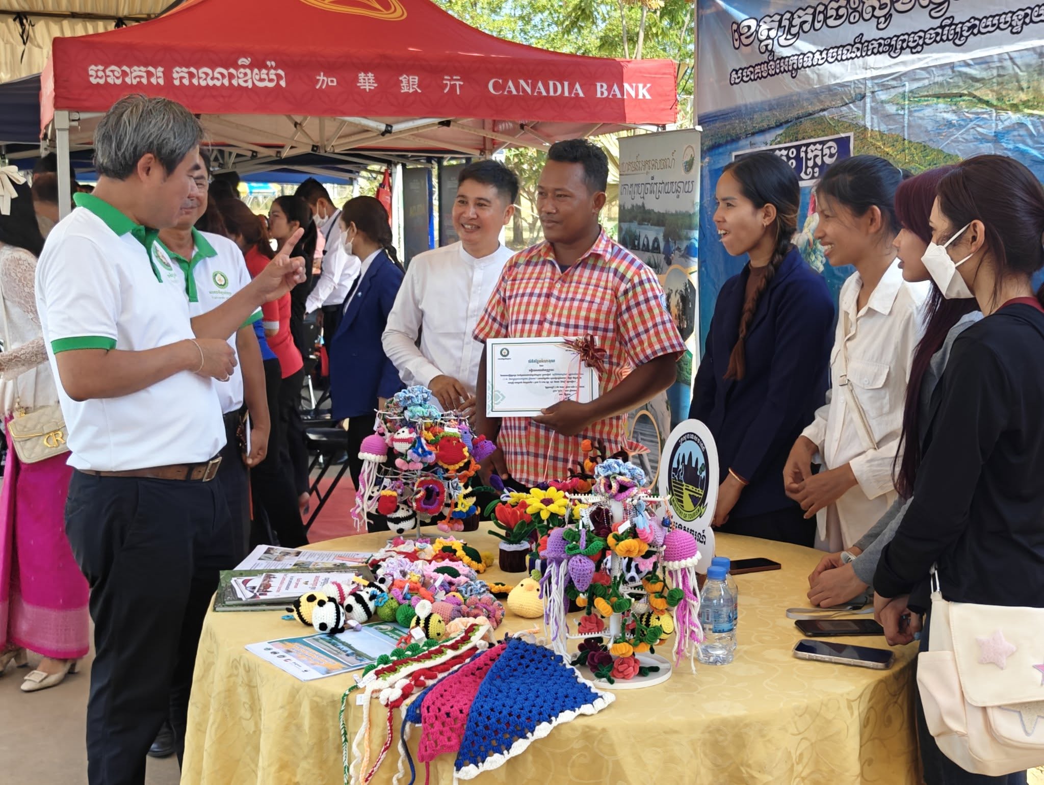Visiting exhibition in Songkran New Year 
